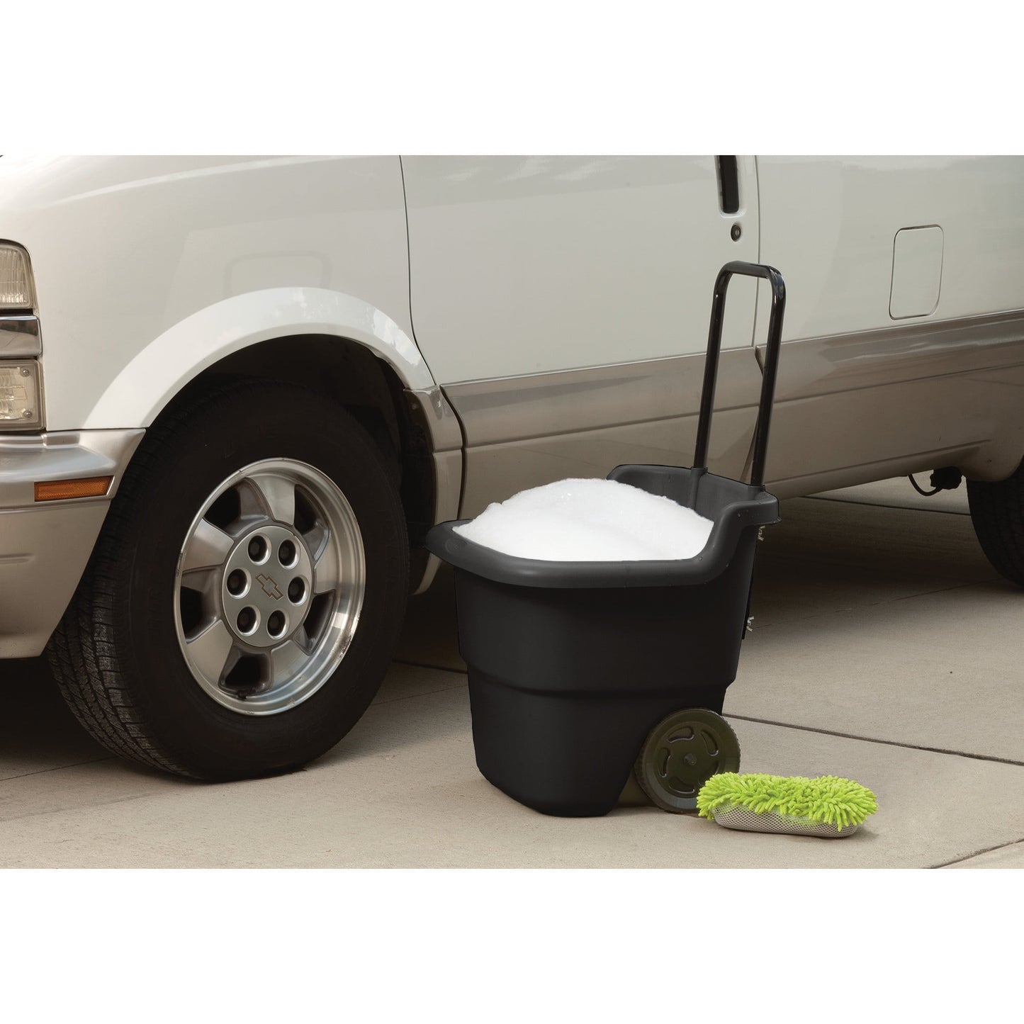 Suncast 15-gal Lawn & Garden Cart, Durable Resin Material, Assembled L: 20.75", W: 22.5", H: 35.75"