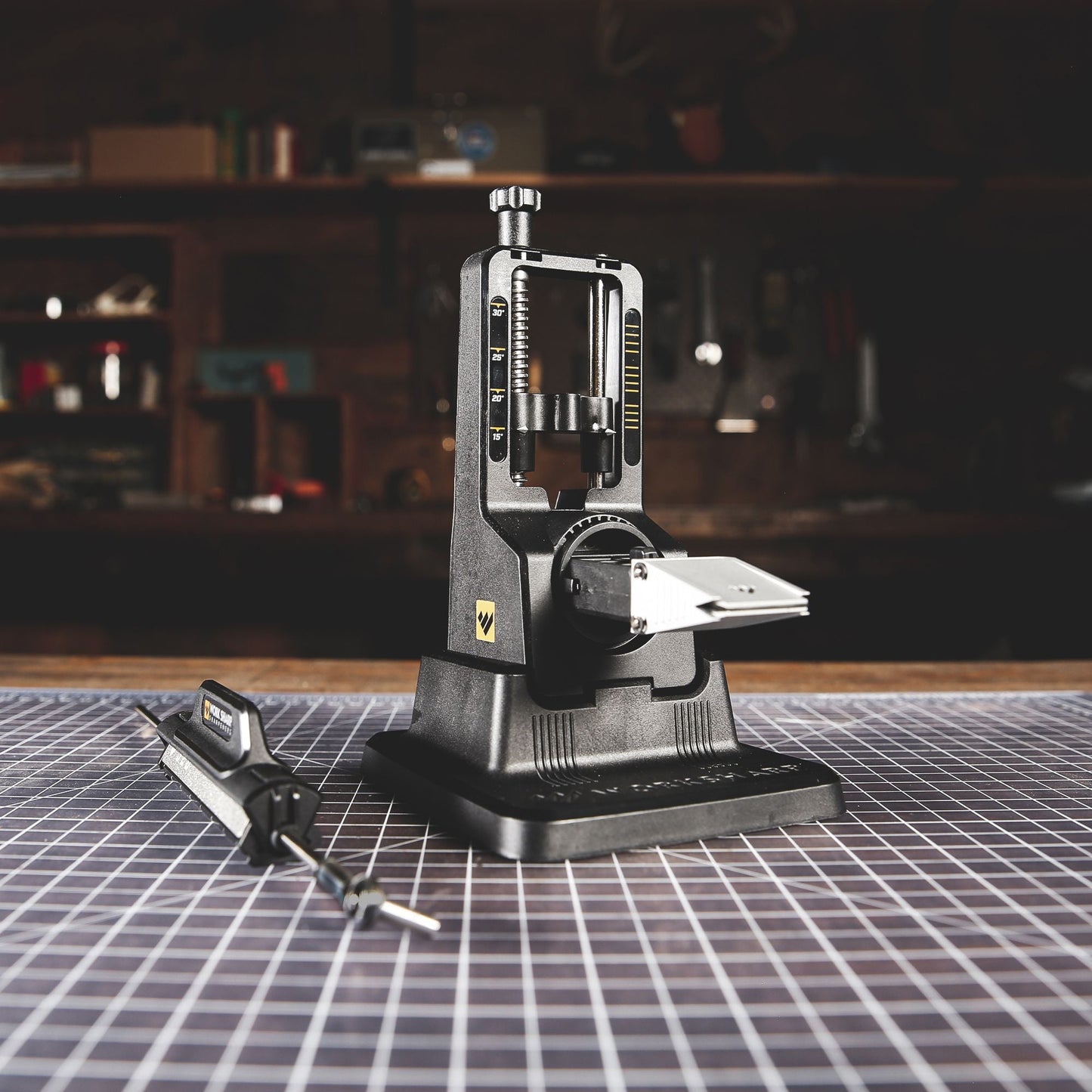 Work Sharp Precision Adjust Knife Sharpener Kit, Sharpens All Pocket and Kitchen Knives with ease & control
